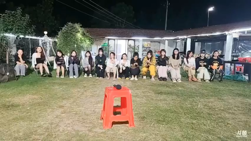 女主播听歌识曲，最后水牛捡漏获得火箭，血赚啊