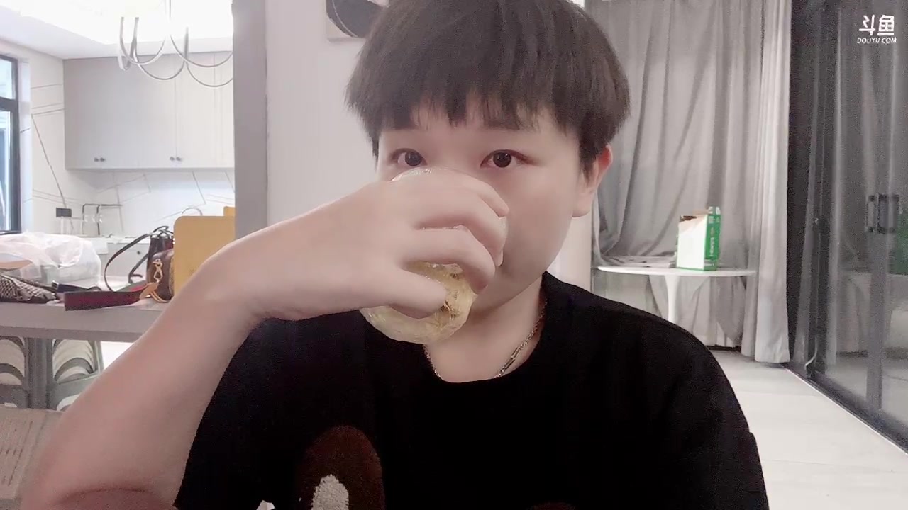 【2023-6-3 0点场】包包QuQ:【小奶团】上海户外～不定时直播