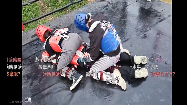 混子大战，咩咩和彪子姗姗一起打擂台赛