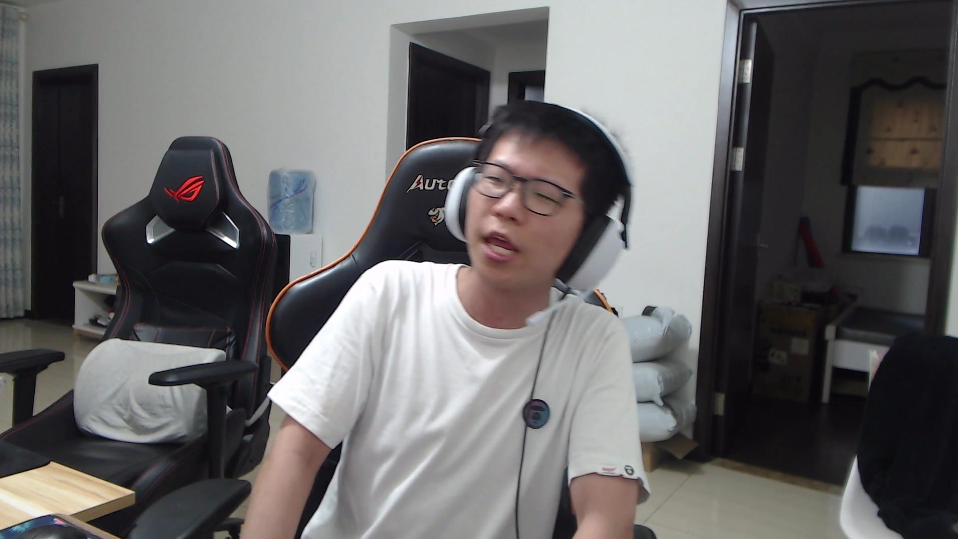 【2023-06-06 18点场】余小C真的很强：余小C：周二各位早上好！