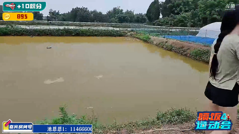 胖头鱼小时候给朋友表演喝可乐把一瓶碘酒喝了，马上去医院洗胃。