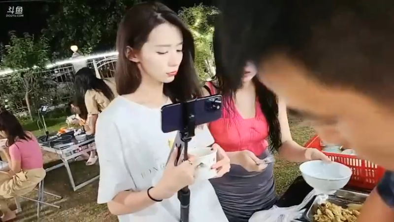 贝贝今天是VIP吃大餐，美滋滋