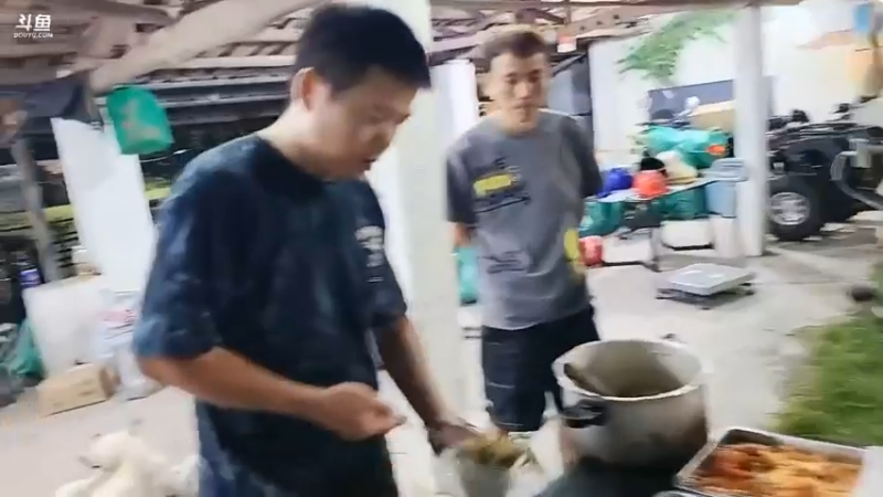 今晚吃甲鱼大餐，VIP就可以吃的好，彪子也是VIP