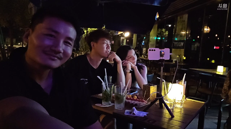 斗鱼直播有多少人一个月可以刷一百万人民币的？