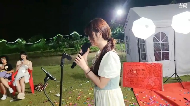 洪湖好声音 小草唱歌很好听，厉害啊