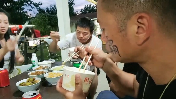 咩咩写字有奖励，肖哥今晚也是超级VIP美滋滋