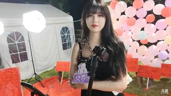 洪湖好声音 美女贝贝唱歌很好听的