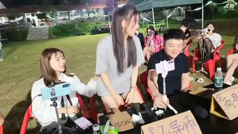 美女子涵演唱粤语歌好听啊