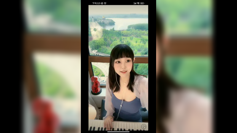 美女小姐姐弹琴很好听，可爱啊