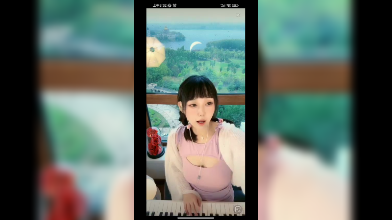 小姐姐弹琴好可爱的