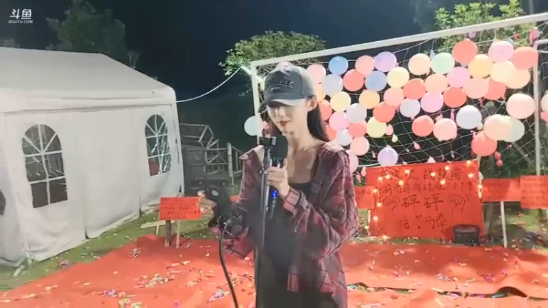 美女素素演唱流行歌曲，好听啊