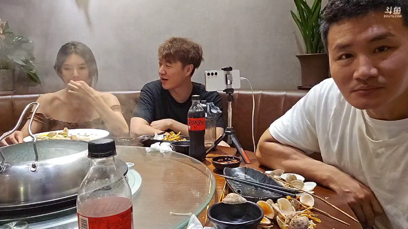 主播和不少在斗鱼直播的主播吵过架