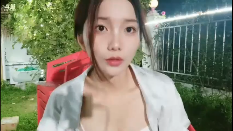 小梦仙今晚是超级VIP吃大餐了，心情好啊