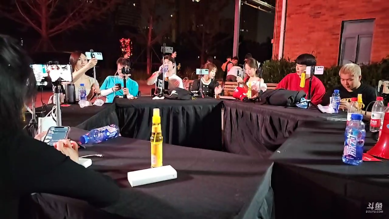 直播PK是第一位的，直男健身主播来武汉参加活动可以拿多少钱？