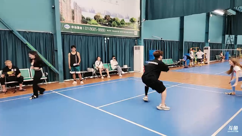 我在斗鱼看JSA丶北京小王哥直播户外