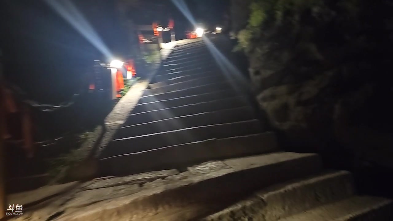 【2023-06-12 20点场】蓝战非OvO：爬华山看日出~环游世界89天！