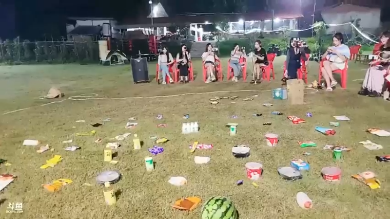 女主播套圈圈，鹅妹差点就套中房卡了