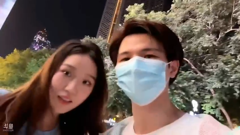 博哥让男子直播，老乡不加美女好友 还把别人介绍给其他人