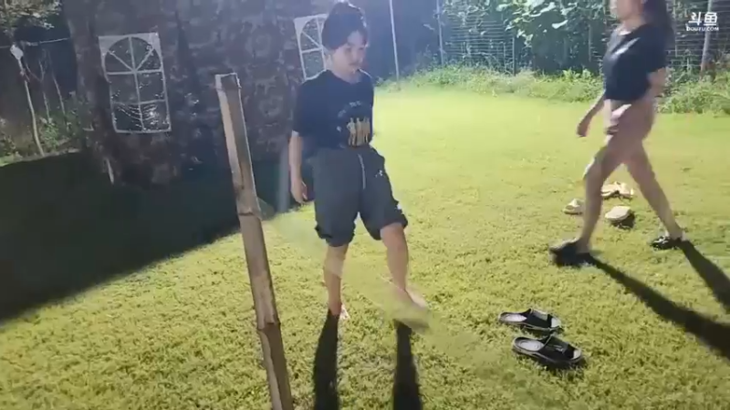 肖哥看女主播老姗姗玩游戏，速度很快啊