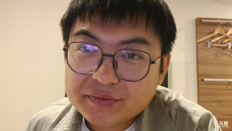 我在斗鱼看火力堂主直播户外