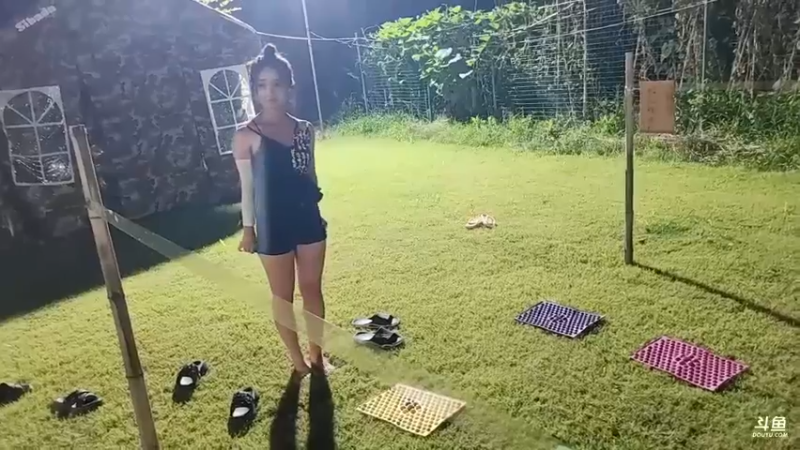 肖哥看美美、老嫂子、老圆子玩游戏比赛，老圆很猛啊