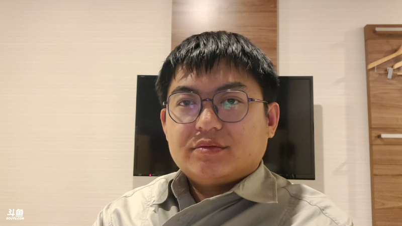 我在斗鱼看火力堂主直播户外