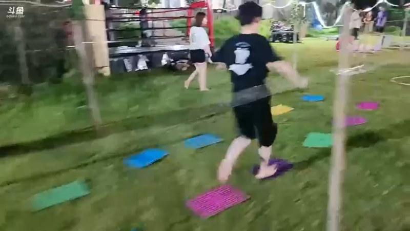 肖哥看美女小夹子比赛，她好猛啊