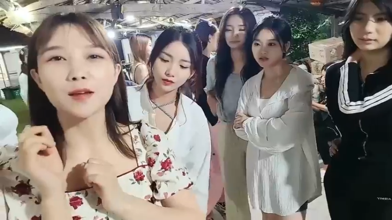 肖哥看女主播玩游戏猜词语第一次被答对了，素素最后猜对了