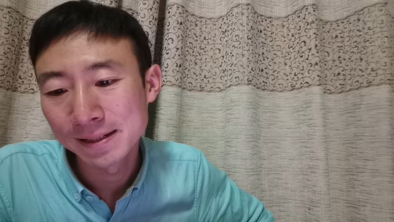 激光测距仪的光是红外线，所以人类的肉眼看不到，摄像头能看到。