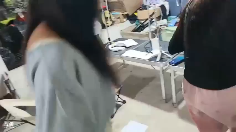 肖哥看女主播玩游戏，A组最后获胜，贝贝大琳鹅妹都获得游戏币