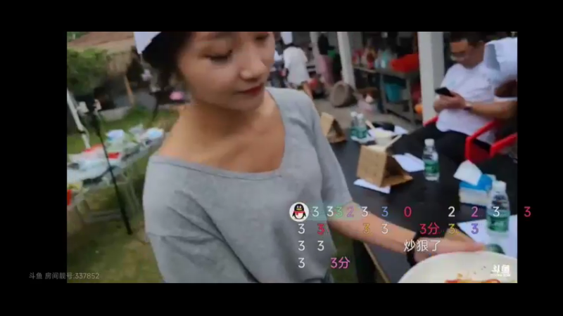 美女美美和大可爱做的土豆丝和茄子给大家点评