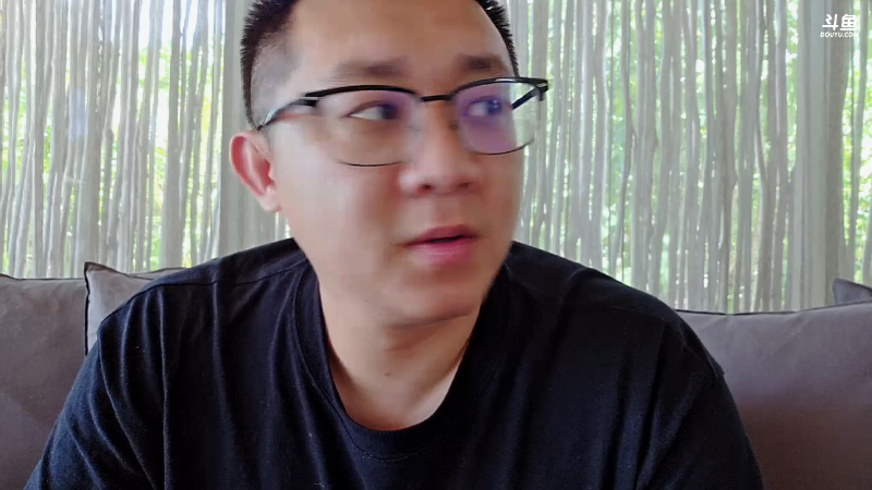 打了半天牌，还多输一盘，真不如睡觉，看会胖头鱼秀恩爱继续打牌