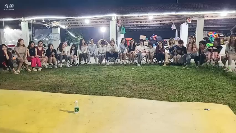 听歌识曲，彪子有人宠，专门出题，最后没人答对，肖哥大口吃啊