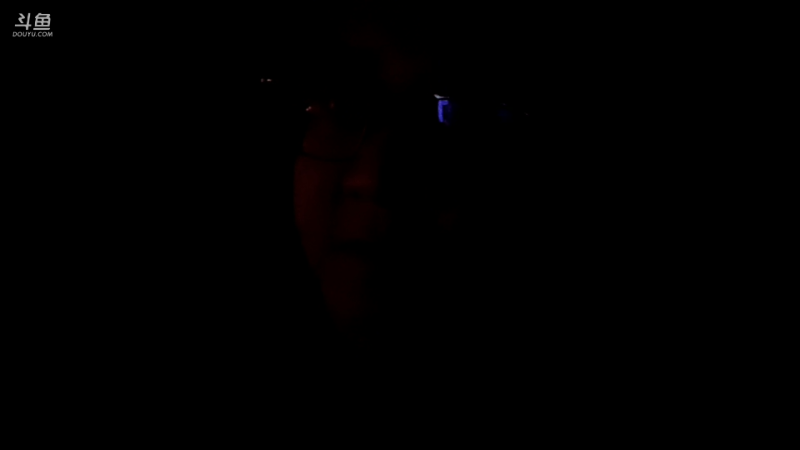 我在斗鱼看小鱼小鱼吃虾米直播户外