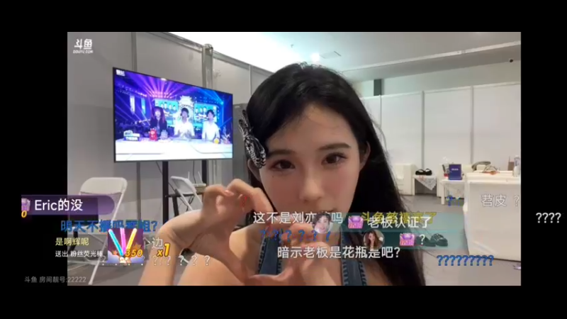 美女蛋宝真有女人味啊，大家舍不得