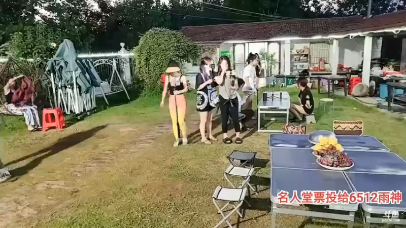 肖哥公布女主播的超级VIP名单，有大哥守护就是吃的好啊