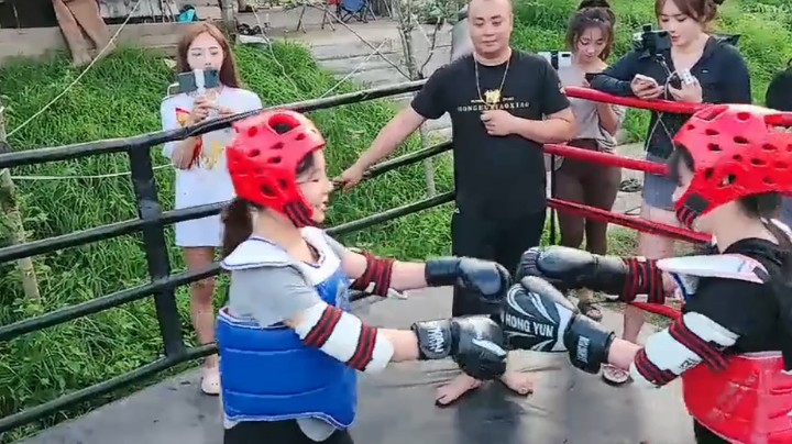 刚开始蹦蹦慧移动让大琳打是对的，体力不好不要打那种耗力气的王八拳，第二局消耗大琳体力到与自己的体力相当才是目标，五局三胜急什么？规则不让打方脸千万不要用王八拳。