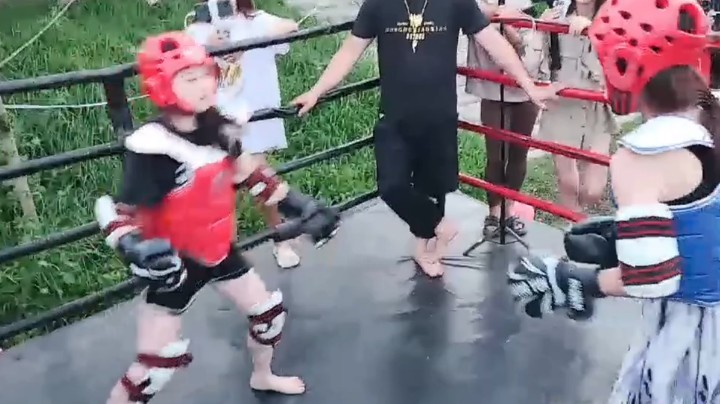 第四场第三局蓝方如果没有借用背靠拦网的惯力，很可能会被红方再次翻过来，蓝方侥幸一比二。