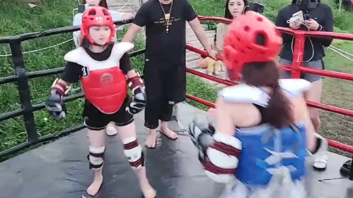 第四场小个子女主播三比一胜大个子女主播。
