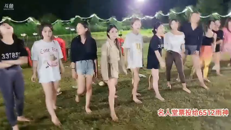 肖哥看女主播玩游戏，大家说游戏规则不懂啊