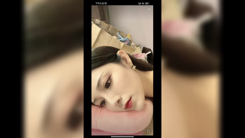 美女叶子下午在房间休息，一会再上去走一下就可以下班回家了