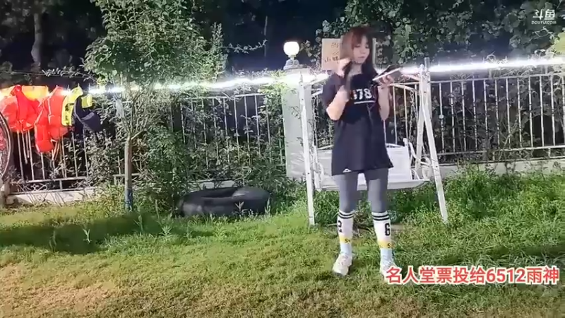 美女小钰唱歌选歌有问题，得票不高