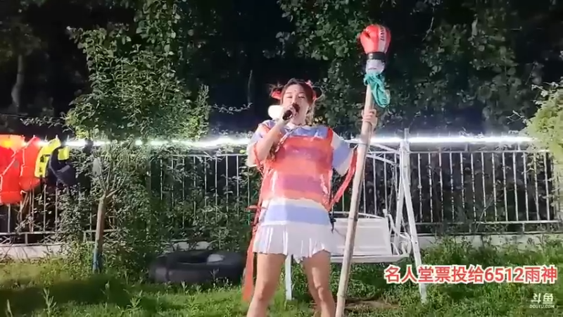 鹅妹表演小哪吒唱歌好搞笑