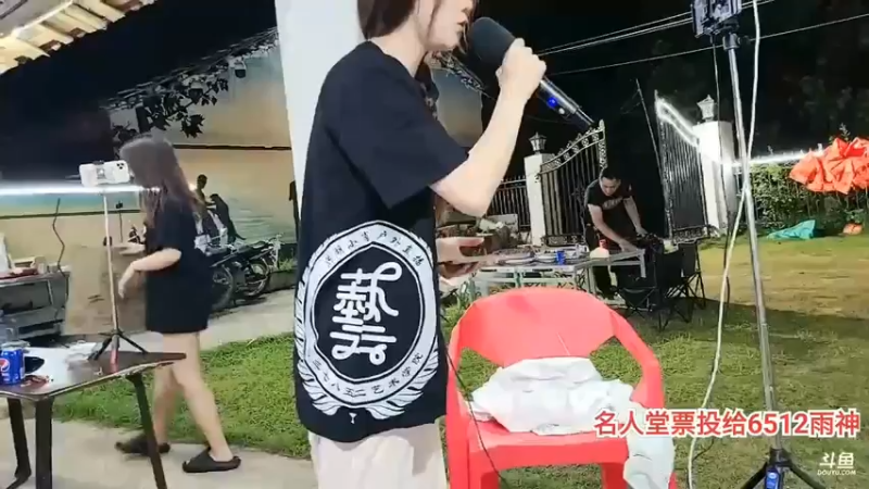 美女楠楠唱歌还是很厉害的，有实力啊