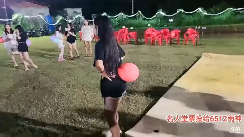 肖哥看女主播玩游戏，累死工具人啊