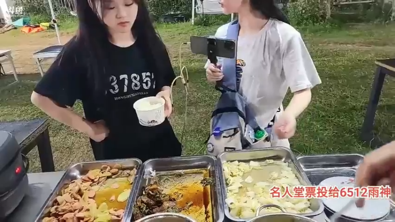 肖哥对大琳说明天有超级VIP，大琳好开心