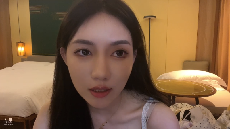 我在斗鱼看王雨檬呀直播户外