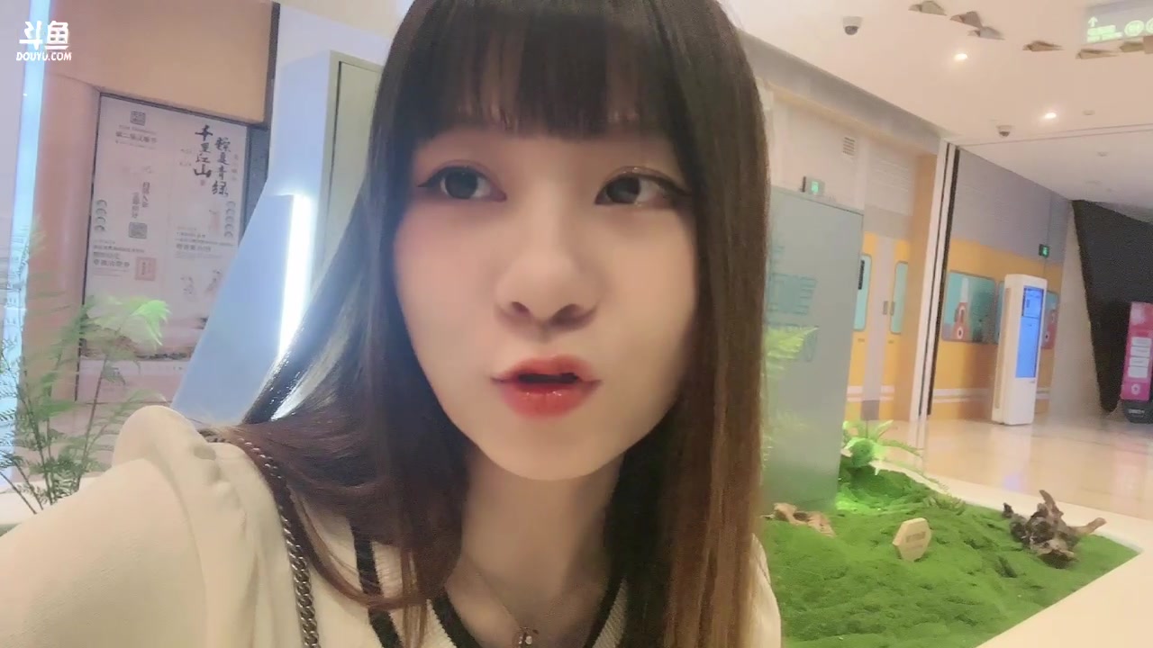 【2023-06-22 18点场】小樱sakura灬：【小樱】樱樱子户外剪头发～