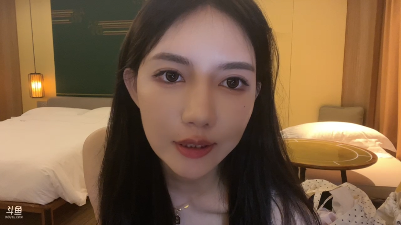我在斗鱼看王雨檬呀直播户外