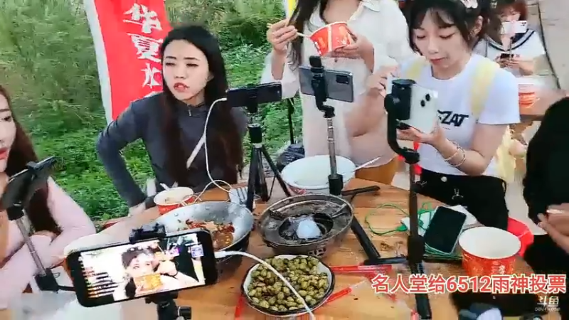 肖哥让女主播给积分换肉吃